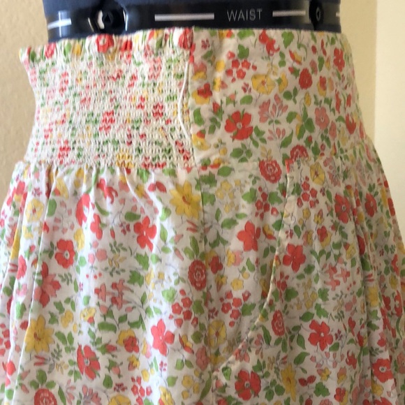 AE mini skirt with separate lining , buttoned & smocked waistband. Size Medium - Picture 4 of 7